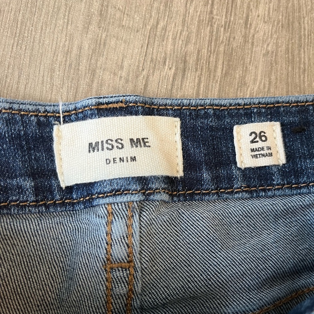 Miss Me jeans high rise, flare leg, double fray hem size 26x31 EC - Picture 5 of 10